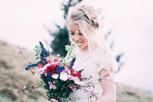 Bruid met professionele bruidsmake-up fraai opgemaakt voor haar trouwdag