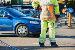 Home GMWTrafficAssist.nl verkeersregelaars in actie op een werkplaats voor veilige verkeersdoorstroming