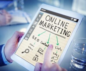 Home Visuele illustratie van merkgroei met strategie, creativiteit en activatie als samenhangen elementen
